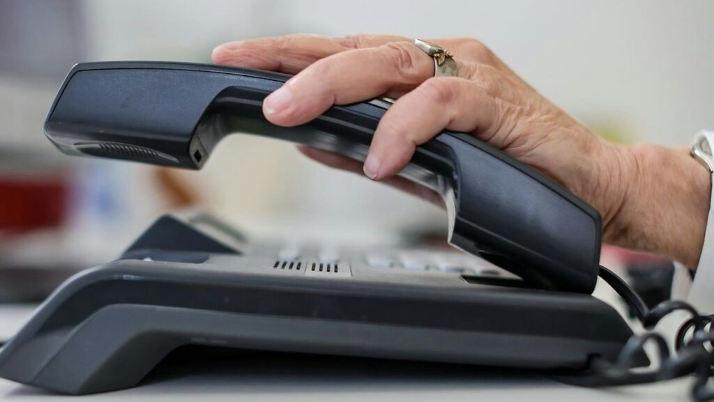 دایورت کردن تلفن ثابت روی موبایل با کد دستوری