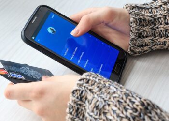 دسترسی به همراه بانک و اینترنت بانک های ایران از خارج از کشور