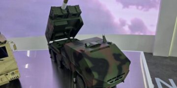 کره جنوبی پرتابگر موشکی رباتیک آبی‌ خاکی خود را معرفی کرد