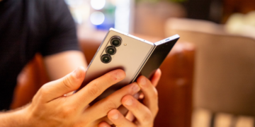 سامسونگ در حال کار روی تولید گوشی‌های تاشو جدید است