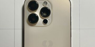 یک نمونه اولیه نادر از آیفون با دکمه‌های لمسی پیدا شد