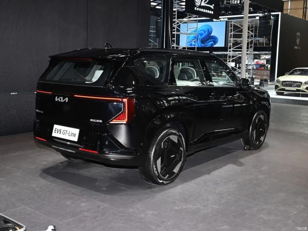 رونمایی از شاسیبلند الکتریکی 2025 EV5 GT کیا