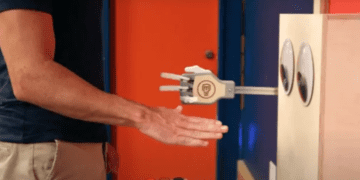 آشنایی با راکی، ربات شکست‌ناپذیر بازی سنگ، کاغذ، قیچی