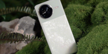 آزمایش گوشی جدید ردمی با شارژ سریع ۱۰۰ واتی و باتری ۷۰۰۰ میلی‌آمپرساعتی