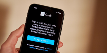 آغاز آزمایش اپلیکیشن مستقل iOS برای ربات چت Grok از سوی xAI