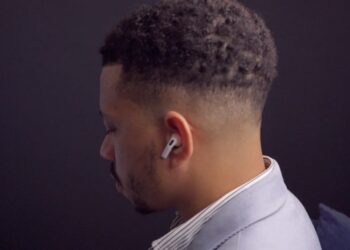 اپل در حال توسعه ویژگی‌های سلامتی AirPods Pro 3