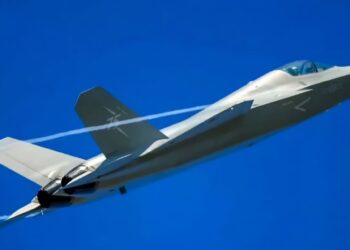 چین از نسل ششم دو جنگنده بال‌دلتای خود رونمایی کرد