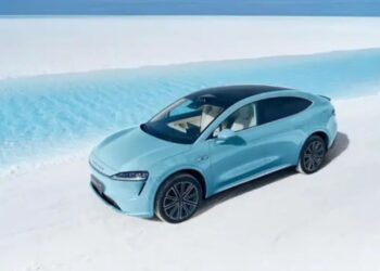 نگاهی به خودروی Luxeed R7 EREV، محصول مشترک چری و هواوی