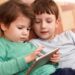 استفاده زیاد از صفحهنمایش چه تأثیری بر خواب کودکان دارد؟