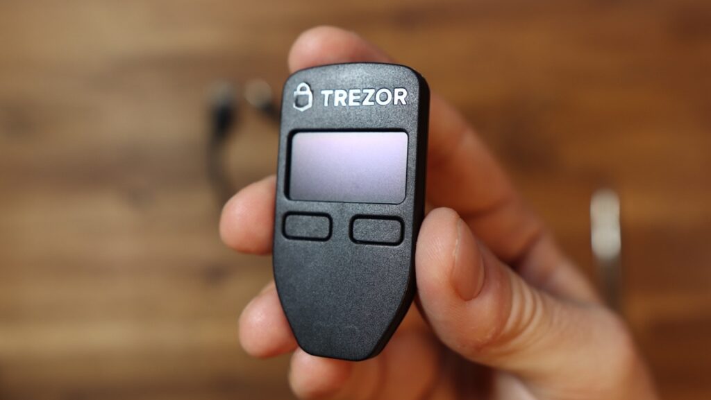 ولت سخت‌افزاری Trezor One؛ یکی از امن ترین کیف پول های ارز دیجیتال