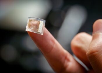 ابداع چسب اولتراسوند قابل پوشیدن برای اندازهگیری فشار خون