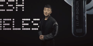 کارل پی: گوشی‌های تاشو و هوش مصنوعی در سال ۲۰۲۵ جایگاه گسترده‌ای نخواهند یافت