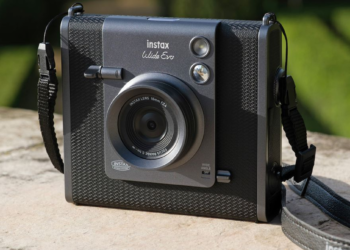 فوجی‌فیلم دوربین هیبریدی جدید Instax Wide Evo را معرفی کرد