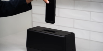 این دستگاه باتری آیفون را در 2 ثانیه شارژ می کند