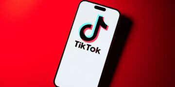 گوشی‌های دست دوم با تیک‌تاک نصب‌شده در eBay با قیمت‌های نجومی عرضه می‌شوند