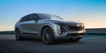 نگاهی به شاسی‌بلند تمام‌برقی LYRIQ-V؛ سریع‌ترین کادیلاک لوکس