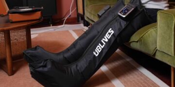 با این چکمه‌های ماساژ درد پاهای خود را تسکین دهید