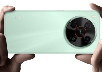 ZTE از گوشی Blade V70 Max با نمایشگر ۶.۹ اینچی و باتری ۶۰۰۰ میلی‌آمپرساعتی رونمایی کرد