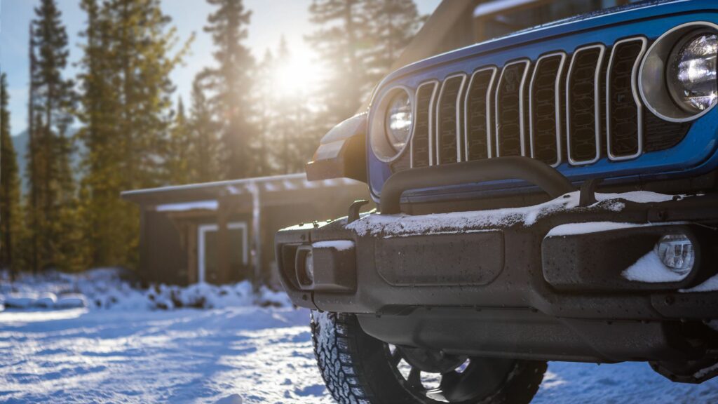تواناییهای آفرود پیشرفته در نسخه 2025 Wrangler 4xe Backcountry