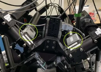 ثبت جهت‌گیری و موقعیت سه‌بعدی مولکول‌ها با میکروسکوپ هیبریدی سه‌بعدی