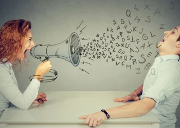 آیا زنان واقعا بیشتر از مردان صحبت می‌کنند؟