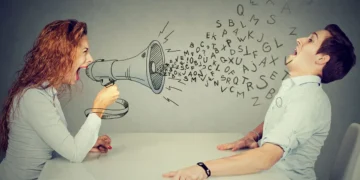 آیا زنان واقعا بیشتر از مردان صحبت می‌کنند؟