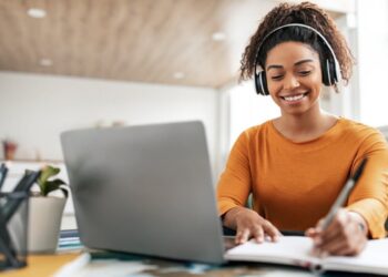 تأثیر موسیقی بر افزایش تمرکز و بهره‌وری در کار