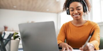 تأثیر موسیقی بر افزایش تمرکز و بهره‌وری در کار