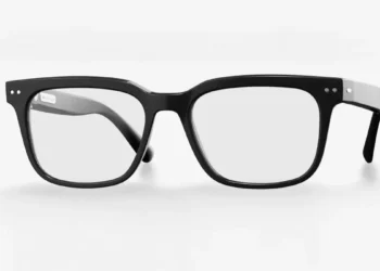 این عینک هوشمند مجهز به سمعک به زودی وارد بازار می‌شود