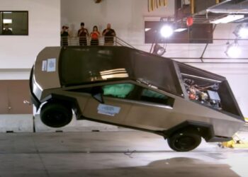 عملکرد درخشان خودروی سایبرتراک در آزمون‌های ایمنی NHTSA