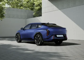 انتشار تصاویر رسمی خودروی الکتریکی EV4 کیا