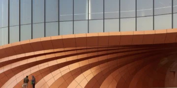 طراحی مرکز همایش و نمایشگاه بین‌المللی پکن با روبان‌های مسی