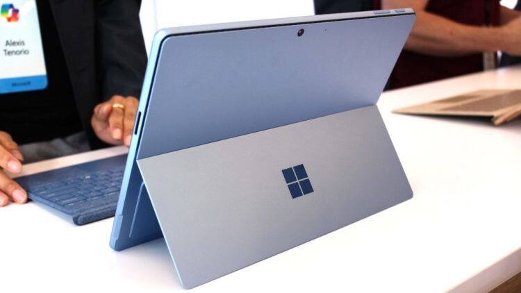 رونمایی قریب‌الوقوع نسخه کوچک‌تر Surface Pro؛ حضور در پایگاه داده گواهی چین پیش از معرفی رسمی