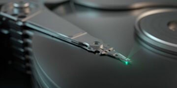هارددیسک مولکولی خودرمزبندی؛ ذخیره‌سازی با ظرفیت‌های فراتر از ۱۰۰ ترابایت