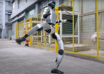 نمایش حرکات کونگ‌فو و تعادل فوق‌العاده ربات انسان‌نمای G1