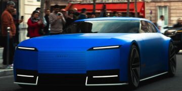نمایش جسورانه جگوار با مدل مفهومی Type 00 EV در خیابان‌های پاریس