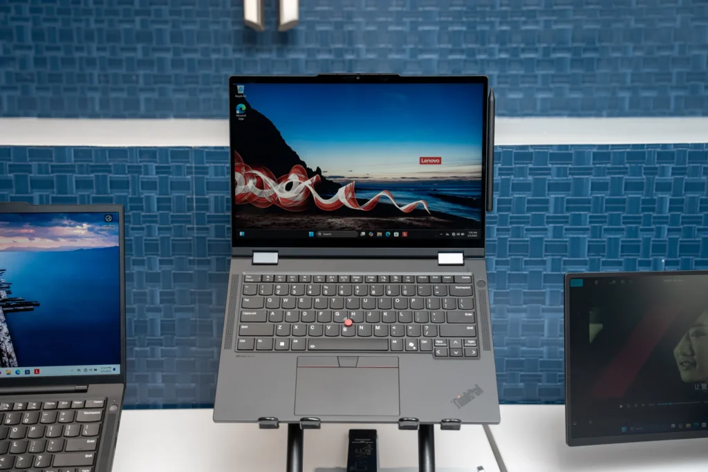 ThinkPad T14s 2-in-1؛ تبدیل‌پذیر با نمایشگر لمسی