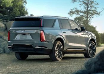 کادیلاک با معرفی مدل جدید Escalade IQL، نسخهای کشیدهتر از شاسیبلند برقی Escalade IQ را رونمایی کرد.