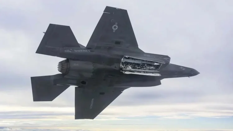 آزمایش موفقیت‌آمیز جنگنده F-35B بریتانیا با موشک Meteor