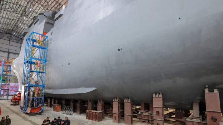 کره شمالی تصاویر ساخت زیردریایی هستهای خود را منتشر کرد