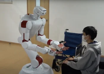 استفاده از ربات‌های انسان‌نما برای مراقبت از سالمندان ژاپنی