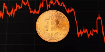 سقوط بیت کوین تا محدوده ۷۶ هزار دلار؛ علت چیست؟