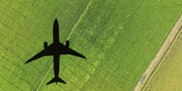 تولید سوخت جت با نور خورشید؛ گامی بلند به‌ سوی آسمان پاک