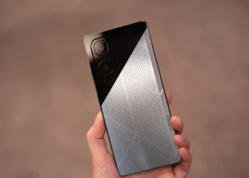 شرکت چینی Infinix در نمایشگاه MWC 2025 از دو مفهوم جدید در حوزه شارژ خورشیدی رونمایی کرد که امکان تأمین انرژی گوشی‌های هوشمند از طریق نور خورشید را فراهم می‌کند.