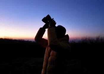 ۹ پدیده نجومی که میتوان با دوربین دوچشمی رصد کرد