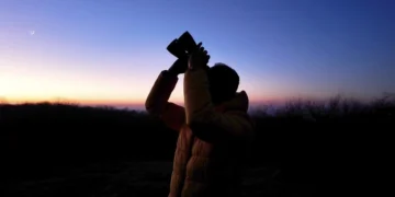 ۹ پدیده نجومی که می‌توان با دوربین دوچشمی رصد کرد