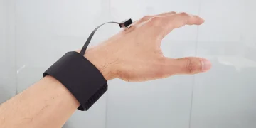 این دستگاه پوشیدنی جدید تجربه واقعیت مجازی را متحول می کند