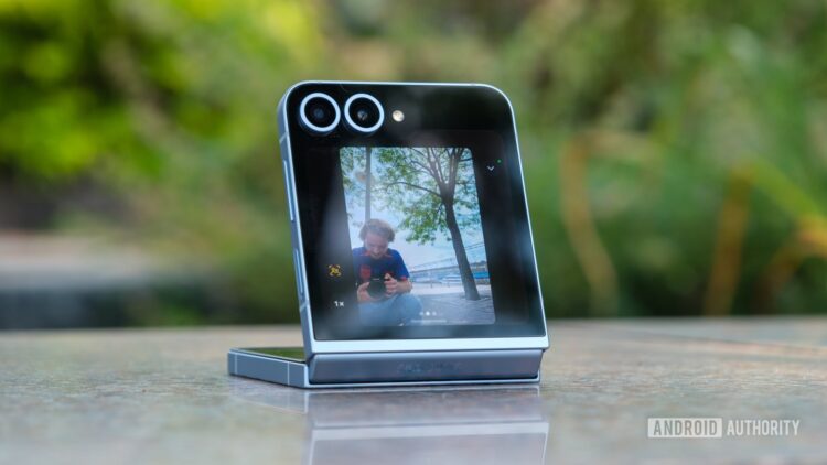 احتمال تأخیر در عرضه گلکسی Z Flip FE توسط سامسونگ
