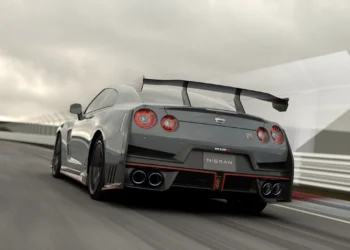 نیسان خودروهای سری GT-R را با قوای محرکه هیبریدی احیا می‌کند