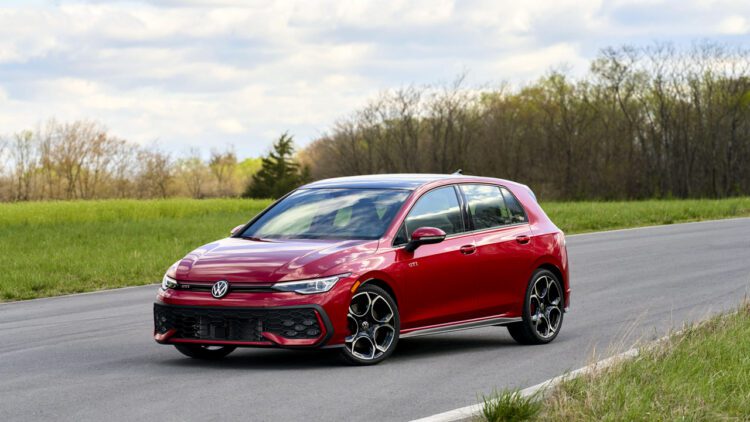خودروی گلف GTI 2025 با دنده اتوماتیک همچنان جذاب است